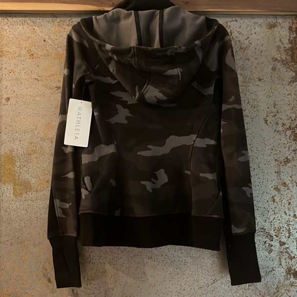 Athleta Triumph Camo Printed Hoodie NWT - Picture 8 of 8